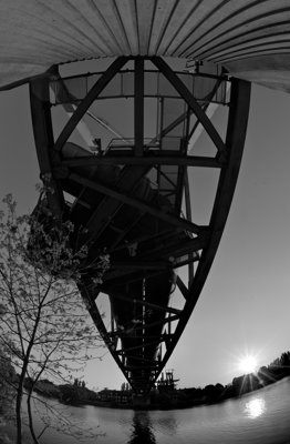 U4 under the bridge_5655010092_l.jpg